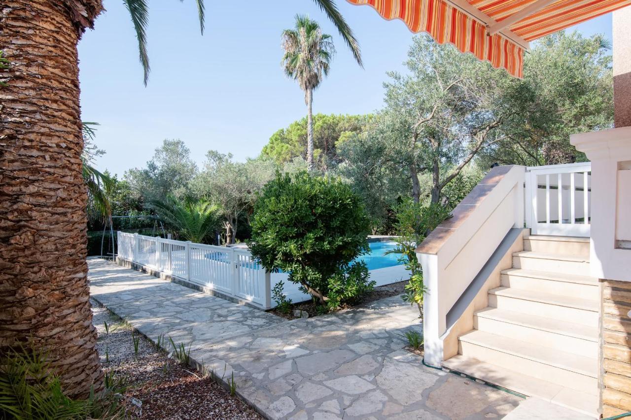 Beach Boy & Pool Girl Apartments Vir Exterior photo