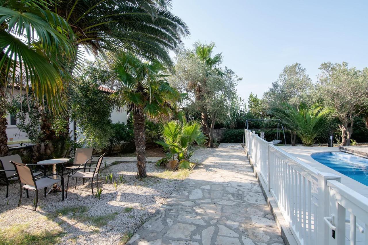 Beach Boy & Pool Girl Apartments Vir Exterior photo