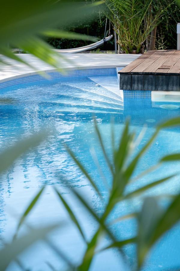 Beach Boy & Pool Girl Apartments Vir Exterior photo